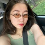 Devina Aureel Instagram – tidak pernah foto dengan angle kiri karena merasa tidak ayu namun itu hanya khayalanku. betul?