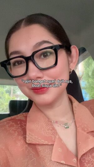 Devina Aureel Instagram - everyday mellow memikirkan anak-anakku