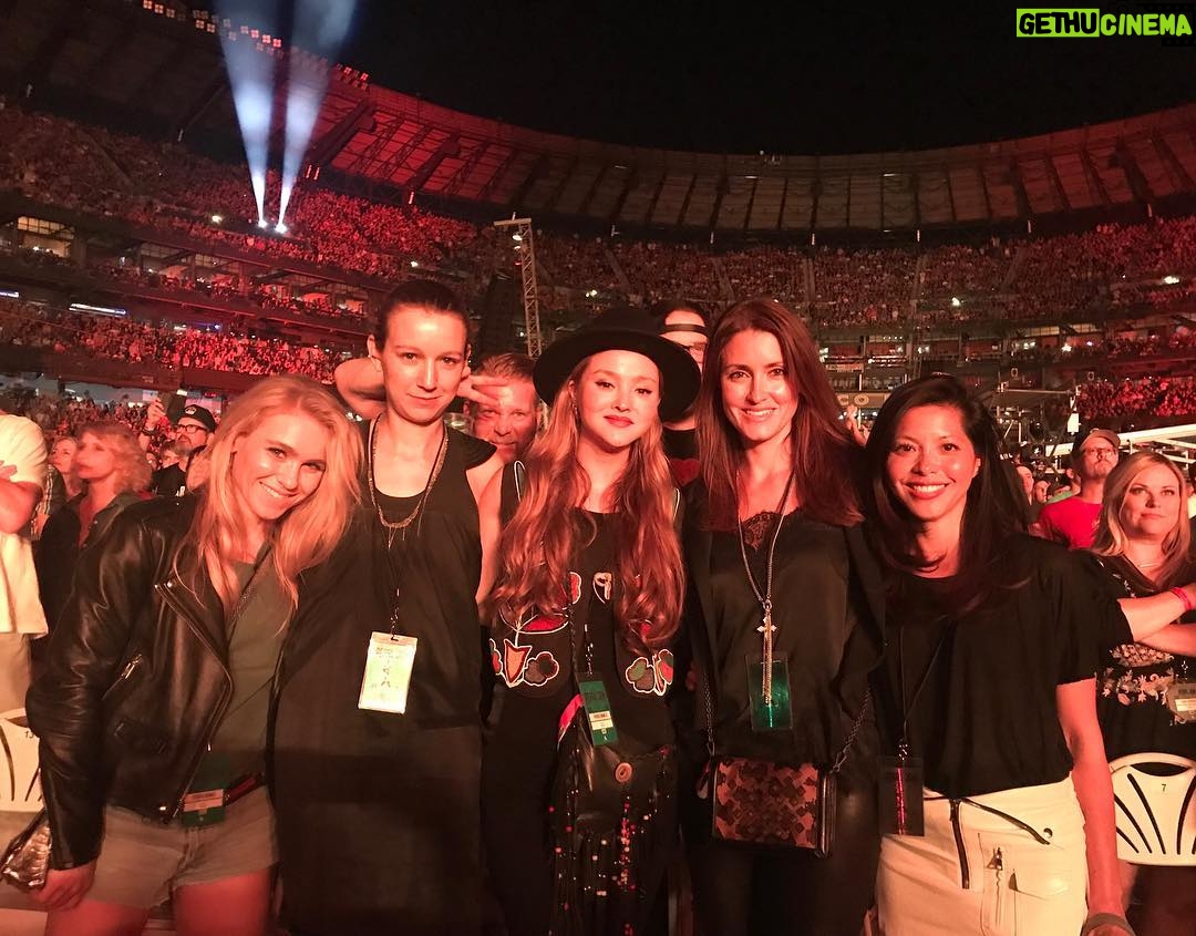 Devon Aoki Instagram - Pearl Jam!! Epic show!!! I love you girls so much!!! #Seattle #bestie crew of life @agatharelotaluczo @bigvivien @helenasuric @gettatum missing our sixth gear @annev ❤️❤️❤️❤️