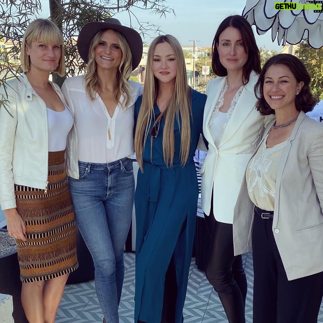 Devon Aoki Instagram - Only ONE person can get me out of bed with a migraine.... love you to the ends of the earth @agatharelotaluczo!!! So proud of you @bonafurtunafarm @furtunaskin launch here in LA ❤️Thanks @alexandriajackson for making sure I got a product photo and being my nurse today🌹❤️ @bonafurtunafarms #wildlypotentsicilia #godmotherstatus @agatharelotaluczo @alexandriajackson @loroxburgh @kimwallsla