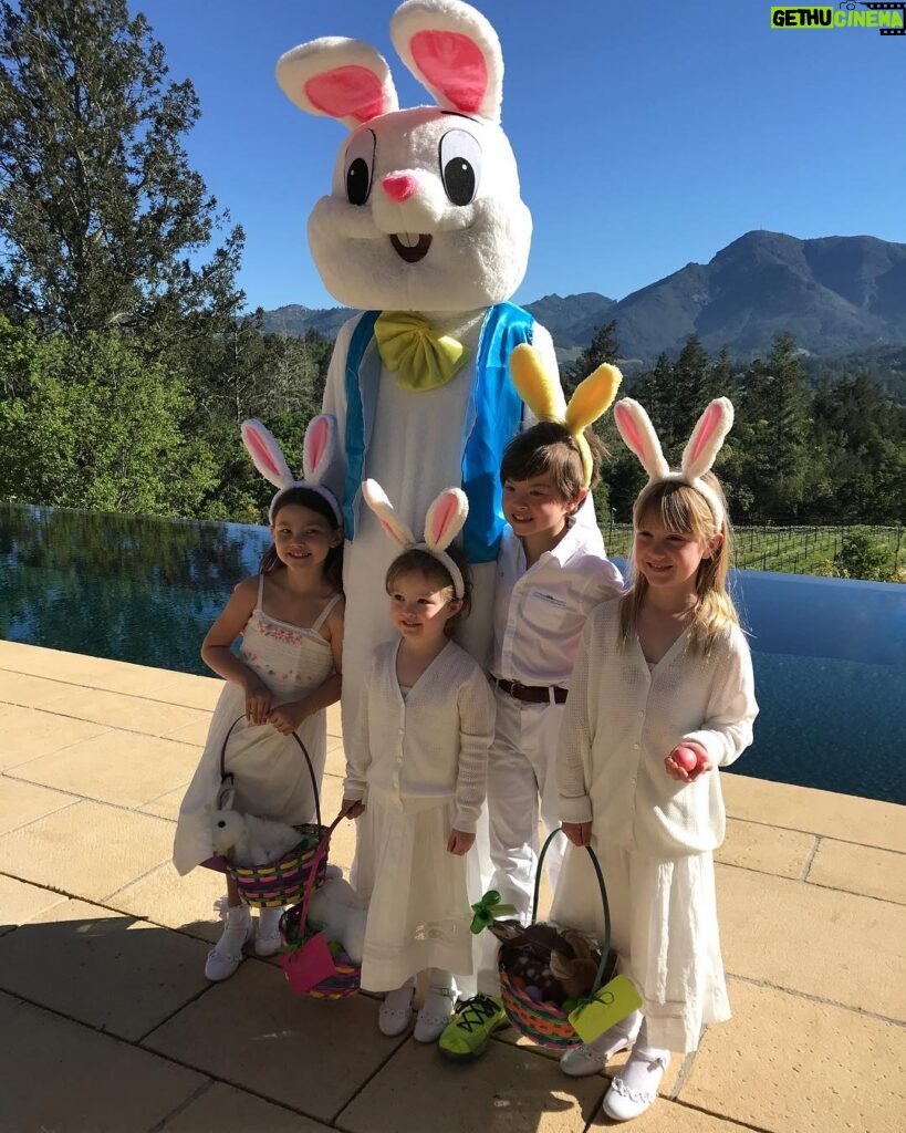 Devon Aoki Instagram - Easter Bunny sighting in #Calistoga @rlbailey🐇🤗