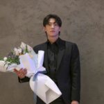 Dex Instagram - . 안녕하세요 덱스입니다. 먼저 수상에 앞서 저를 응원해 주시는 많은 분들께 감사하단 말씀을 먼저 올립니다. 어디서부터 운을 때야 할지 모르겠습니다. 제가 청룡 시리즈 어워즈라는 권위 있는 시상식에서 일생에 한 번뿐인 신인상을 받게 되리라곤 감히 생각해 본 적이 없습니다. 그럼에도 불구하고 상을 주심에 있어서 앞으로 더 열심히 하라는 말씀으로 알아듣겠습니다. 너무 쟁쟁한 후보님들이 있었기에 제가 받을 거라는 기대를 해본 적이 없어서 수상소감을 잘 준비해 가지 못한 점 양해 부탁드립니다. 그럼에도 불구하고 뒤늦게나마 무대 위에서 다 못 전한 말씀을 드립니다. 항상 저의 기둥이 되어주고 든든한 버팀목이 되어주는 킥더허들 식구분들께 감사의 말씀 전합니다. 더불어 저희 팬분들에게 항상 외로운 싸움을 하게 해서 죄송하단 말씀과 그런 저를 이해해 주고 존중해 주셔서 감사하단 말씀 전하며 여러분이 있기에 제가 이 자리에 올라설 수 있었다는 점을 명확히 하고 싶습니다. 저는 상을 받기 전과 후로 나뉘고 싶지 않습니다. 지금까지 그래왔듯 천천히 나아 가겠습니다. 감사합니다.