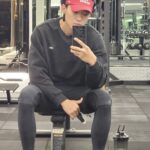 Dex Instagram – .
요즘 살이 많이빠졌..