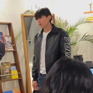Dex Instagram - .
너덜트 형님들 진짜 제대로 한수 배웠습니다
진짜 프로들은 다르다는걸...!
너무 감사한 시간이었어요

제대로 해본 첫 연기 도전!
재밌게 봐주세요🫡

https://youtu.be/nKcqM-RV4Pw