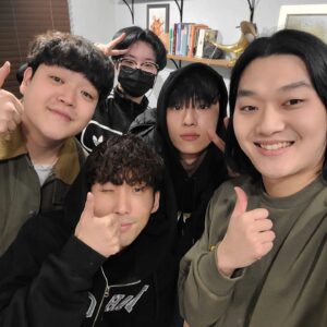 Dex Instagram - .
너덜트 형님들 진짜 제대로 한수 배웠습니다
진짜 프로들은 다르다는걸...!
너무 감사한 시간이었어요

제대로 해본 첫 연기 도전!
재밌게 봐주세요🫡

https://youtu.be/nKcqM-RV4Pw