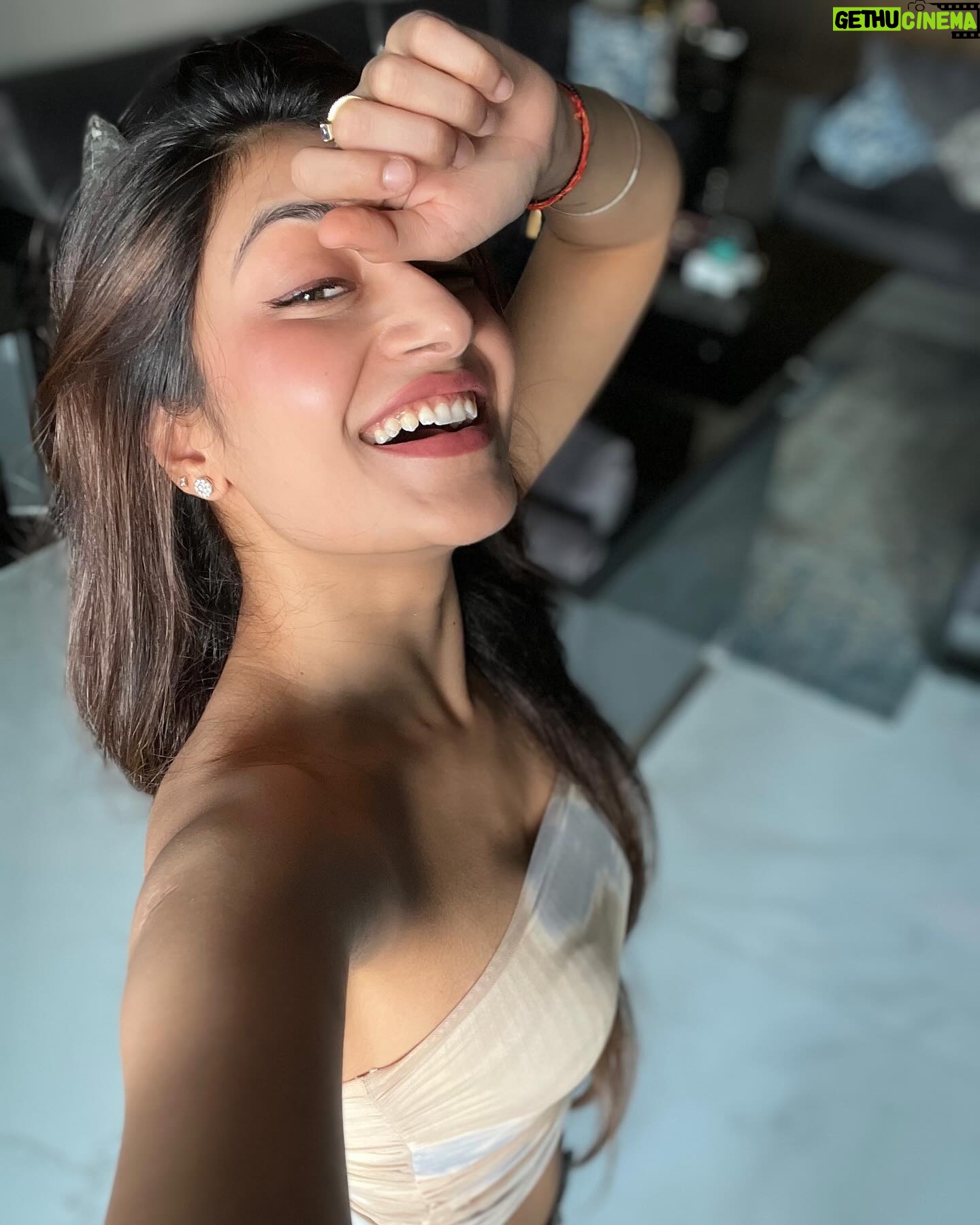 Dhanashree Verma Instagram - Kaafi achi selfies keechi meine 🥞 good skin, good food aur kabhi kabhi good selfies … aur Kya chahiye