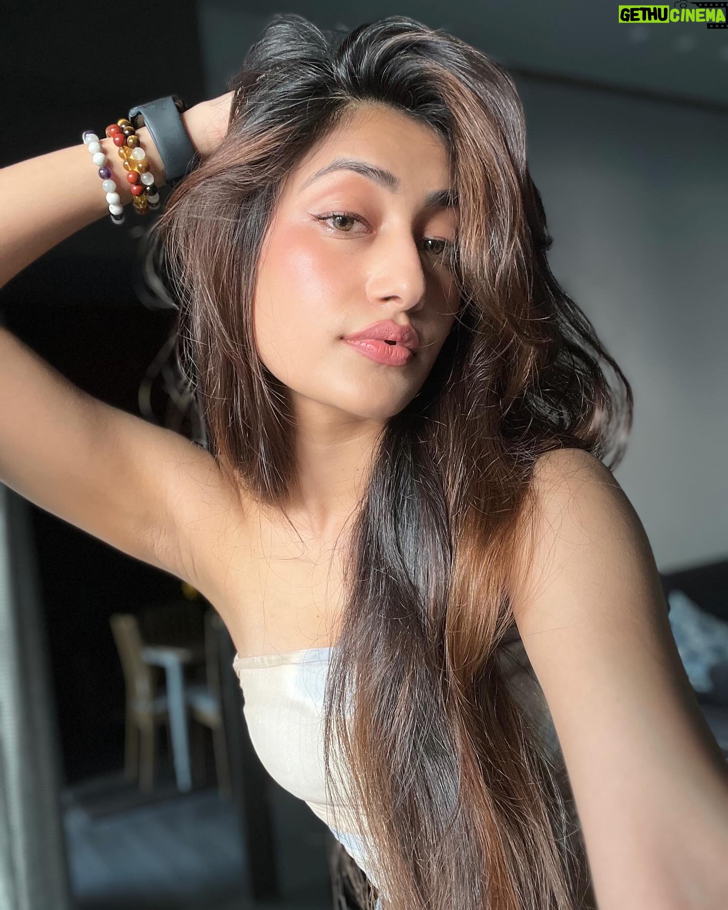 Dhanashree Verma Instagram - Kaafi achi selfies keechi meine 🥞 good skin, good food aur kabhi kabhi good selfies … aur Kya chahiye