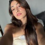 Dhanashree Verma Instagram – Kaafi achi selfies keechi meine 🥞 good skin, good food aur kabhi kabhi good selfies … aur Kya chahiye
