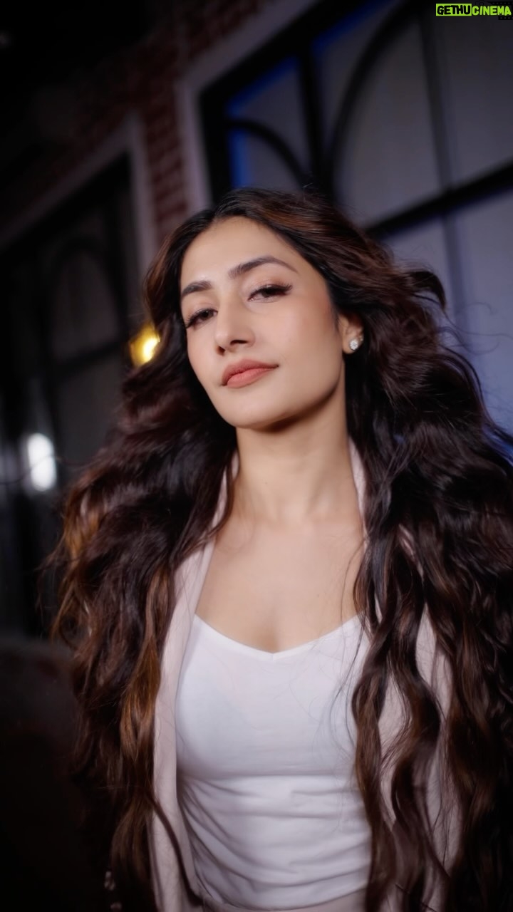 Dhanashree Verma Instagram - Did you all like this song ? ๐ต๐ฎโ๐จ Iโm in love with this song and made my own version of the video with integrating the hook step @rajakumari has danced to along with my own twist and flair ๐ฅ Go create your own version and tag me and @amdocsindiaoffical and @amdocs โค๏ธ #AD #LiveAmazingDoAmazing