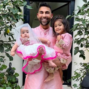 Dhar Mann Instagram - Happy belated Diwali ❤️ Wishing you all a heart full of joy, a house full of love and a life full of happiness 🙏🏽 

Swipe to see our last year’s Diwali pic! 👈🏽
