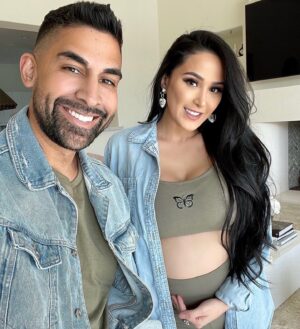 Dhar Mann Instagram - The best decision I’ve ever made was choosing you as my life partner 😘❤️ Can’t believe we’re going to be a family of 4 🥺🙏🏽