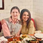 Dhivyadharshini Instagram - London and its food with my fav people #Throwback from February 2024❤️ #london @london.travelers @london @timeoutlondon