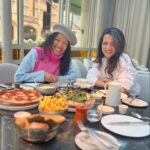 Dhivyadharshini Instagram - London and its food with my fav people #Throwback from February 2024❤️ #london @london.travelers @london @timeoutlondon