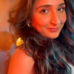 Dhvani Bhanushali Instagram - Every time I look into the mirror I say Thankyou god 💗 You did a damn good job 💎 Give him a round of applause And everybody go👯‍♀️👯‍♀️👯‍♀️
