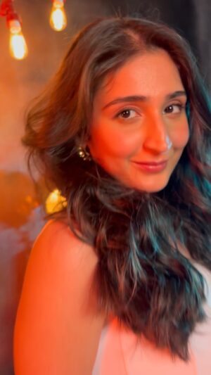 Dhvani Bhanushali Instagram - Every time I look into the mirror I say 
Thankyou god 💗
You did a damn good job 💎
Give him a round of applause 
And everybody go👯‍♀️👯‍♀️👯‍♀️