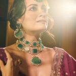 Dia Mirza Instagram - These pictures reflect the peace a team made possible 🕊️ Some days are tough. One can feel so overwhelmed by all that is happening in our world… but i showed up. So glad that i did on this day. Got to work with a bunch of talented, wonderful and kind women. The outcome of this show was work done by an all women team and two wonderful men who showed up and celebrated our work with such warmth and joy! Thank you @chaulazheritagejewellery @shraddhamishra8 @shruti8711 @dhruv_dixit_serenity @filmsbydanielj ❤️✨🐯