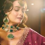 Dia Mirza Instagram - These pictures reflect the peace a team made possible 🕊️ Some days are tough. One can feel so overwhelmed by all that is happening in our world… but i showed up. So glad that i did on this day. Got to work with a bunch of talented, wonderful and kind women. The outcome of this show was work done by an all women team and two wonderful men who showed up and celebrated our work with such warmth and joy! Thank you @chaulazheritagejewellery @shraddhamishra8 @shruti8711 @dhruv_dixit_serenity @filmsbydanielj ❤️✨🐯