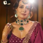 Dia Mirza Instagram - These pictures reflect the peace a team made possible 🕊️ Some days are tough. One can feel so overwhelmed by all that is happening in our world… but i showed up. So glad that i did on this day. Got to work with a bunch of talented, wonderful and kind women. The outcome of this show was work done by an all women team and two wonderful men who showed up and celebrated our work with such warmth and joy! Thank you @chaulazheritagejewellery @shraddhamishra8 @shruti8711 @dhruv_dixit_serenity @filmsbydanielj ❤️✨🐯