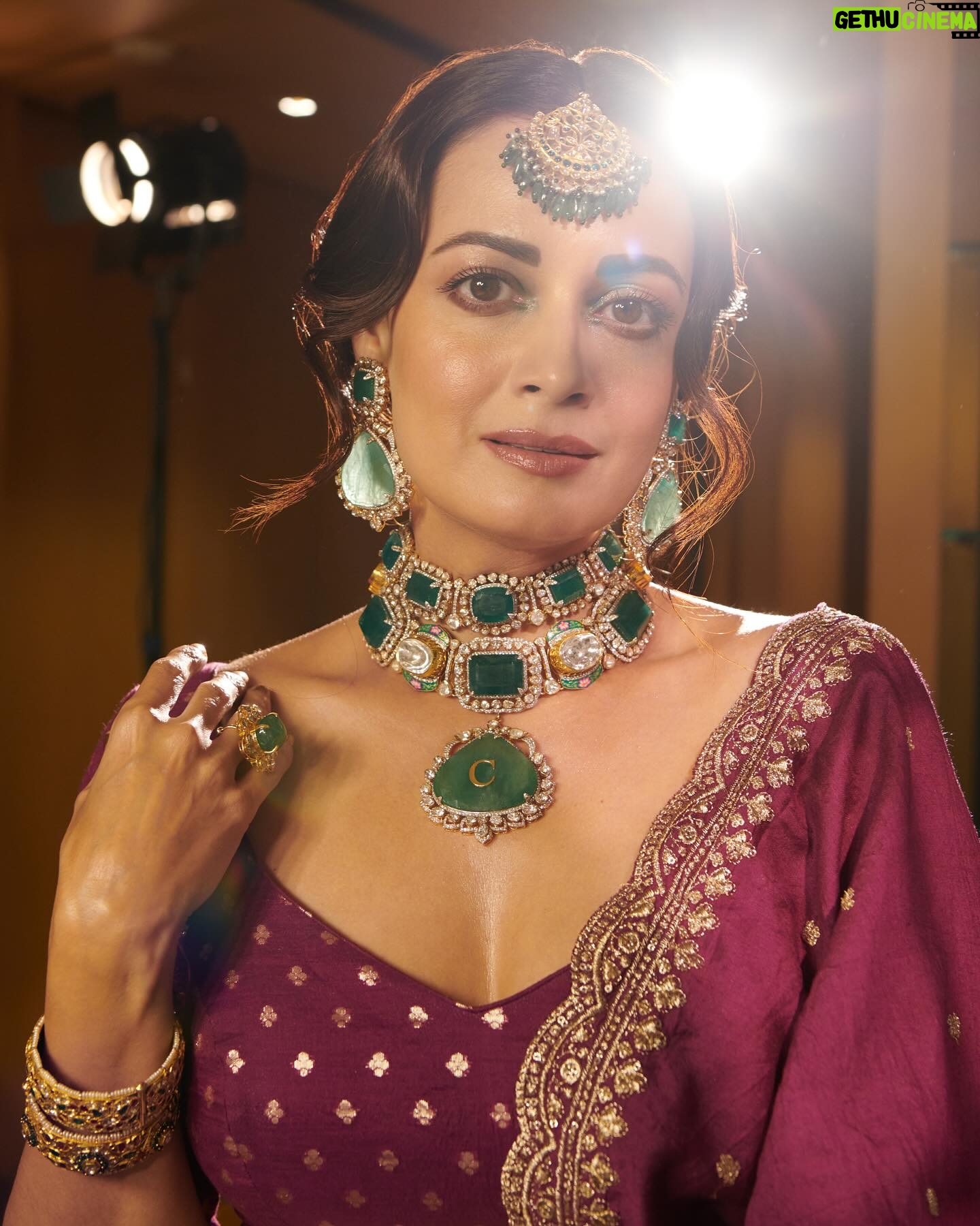 Dia Mirza Instagram - These pictures reflect the peace a team made possible 🕊️ Some days are tough. One can feel so overwhelmed by all that is happening in our world… but i showed up. So glad that i did on this day. Got to work with a bunch of talented, wonderful and kind women. The outcome of this show was work done by an all women team and two wonderful men who showed up and celebrated our work with such warmth and joy! Thank you @chaulazheritagejewellery @shraddhamishra8 @shruti8711 @dhruv_dixit_serenity @filmsbydanielj ❤️✨🐯