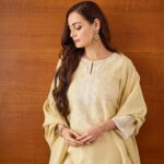Dia Mirza Instagram – Sunshine Sunday ✨

Wore this meticulously handcrafted kurta by @tulsionline ❤️ The embroidery is so beautiful and rare to see these days. Keep investing in timeless handcraft Tulsi. It was an absolute joy wearing this garment. 

Styled by @theiatekchandaney 
Jewellery Courtesy
@mayasanghavijewels
Hair by @karanrai001 
Make up by @kiran_chhetri92 
Team @kaajee_rai 
Photos by @prateekswadesh 
Managed by @exceedentertainment @shruti8711 

#mammaatwork #handcraftedinindia #vocalforlocal #sustainableclothing #globalgoals
