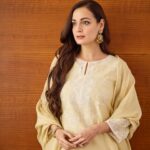 Dia Mirza Instagram – Sunshine Sunday ✨

Wore this meticulously handcrafted kurta by @tulsionline ❤️ The embroidery is so beautiful and rare to see these days. Keep investing in timeless handcraft Tulsi. It was an absolute joy wearing this garment. 

Styled by @theiatekchandaney 
Jewellery Courtesy
@mayasanghavijewels
Hair by @karanrai001 
Make up by @kiran_chhetri92 
Team @kaajee_rai 
Photos by @prateekswadesh 
Managed by @exceedentertainment @shruti8711 

#mammaatwork #handcraftedinindia #vocalforlocal #sustainableclothing #globalgoals
