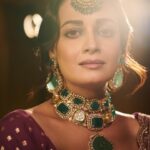 Dia Mirza Instagram - These pictures reflect the peace a team made possible 🕊️ Some days are tough. One can feel so overwhelmed by all that is happening in our world… but i showed up. So glad that i did on this day. Got to work with a bunch of talented, wonderful and kind women. The outcome of this show was work done by an all women team and two wonderful men who showed up and celebrated our work with such warmth and joy! Thank you @chaulazheritagejewellery @shraddhamishra8 @shruti8711 @dhruv_dixit_serenity @filmsbydanielj ❤️✨🐯