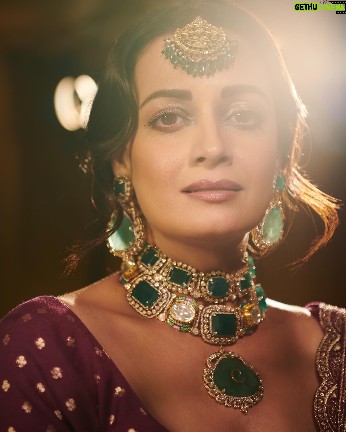 Dia Mirza Instagram - These pictures reflect the peace a team made possible 🕊️ Some days are tough. One can feel so overwhelmed by all that is happening in our world… but i showed up. So glad that i did on this day. Got to work with a bunch of talented, wonderful and kind women. The outcome of this show was work done by an all women team and two wonderful men who showed up and celebrated our work with such warmth and joy! Thank you @chaulazheritagejewellery @shraddhamishra8 @shruti8711 @dhruv_dixit_serenity @filmsbydanielj ❤️✨🐯