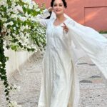 Dia Mirza Instagram - I have said this often, clothes carry the impressions of those who craft them. When women artisans empowered by opportunity and fair practices work on a garment you FEEL IT 💙🕊️ Thank you @therichachadha and @alifazal9 for this gift. It keeps on giving and I treasure it. @ehaabcouture Hair and 📸 by @vithikajaiswal 🥰 Managed by @shruti8711 #FridayFeeling #FashionForACause #SupportLocal #SDGs #GlobalGoals #VocalForLocal #HandcraftedInIndia #MadeInIndia