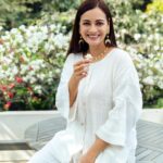 Dia Mirza Instagram - “May we raise children who love the unloved things” - by Nicolette Sowder May we raise children who love the unloved things–the dandelion, the worms and spiderlings. Children who sense the rose needs the thorn & run into rainswept days the same way they turn towards sun… And when they’re grown & someone has to speak for those who have no voice may they draw upon that wilder bond, those days of tending tender things and be the ones. Outfit Courtesy @sand.byshirin Jewellery Courtesy @therover Styled by @theiatekchandaney MUH by me Photos by @bharat_rawail Managed by @exceedentertainment @shruti8711 #SustainableClothing #VocalForLocal #HandMadeInIndia
