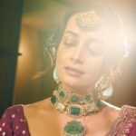 Dia Mirza Instagram - These pictures reflect the peace a team made possible 🕊️ Some days are tough. One can feel so overwhelmed by all that is happening in our world… but i showed up. So glad that i did on this day. Got to work with a bunch of talented, wonderful and kind women. The outcome of this show was work done by an all women team and two wonderful men who showed up and celebrated our work with such warmth and joy! Thank you @chaulazheritagejewellery @shraddhamishra8 @shruti8711 @dhruv_dixit_serenity @filmsbydanielj ❤️✨🐯