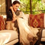 Dia Mirza Instagram - Inside / Outside 🐯🥭✨ Saree Courtesy - @priyalprakashhouseofdesign Jewellery Courtesy - @mayasanghavijewels Styled by @theiatekchandaney Hair by @vithikajaiswal Make Up by me Photos @shivamguptaphotography Managed by @exceedentertainment @shruti8711 #HandMadeInIndia #VocalForLocal #MadeInIndia