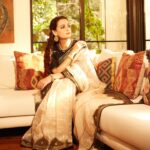 Dia Mirza Instagram - Inside / Outside 🐯🥭✨ Saree Courtesy - @priyalprakashhouseofdesign Jewellery Courtesy - @mayasanghavijewels Styled by @theiatekchandaney Hair by @vithikajaiswal Make Up by me Photos @shivamguptaphotography Managed by @exceedentertainment @shruti8711 #HandMadeInIndia #VocalForLocal #MadeInIndia
