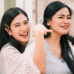 Dian Sastrowardoyo Instagram - Ya begini deh.. love you guys🩷