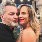 Diana Bolocco Instagram - Después de muchos años pudimos al fin salir a celebrar el día de San Valentín. Casi nunca podemos por nuestros trabajos, pero qué importa??!!!! Soy feliz los 365 días del año a tu lado. Soy feliz contigo incluso esos días en que estamos enojados, o cansados, o consumidos por la rutina y los compromisos de todo tipo. Te amo siempre, aunque no te lo diga, aunque no alcance a verte en un día completo por culpa de nuestros horarios, aunque sólo te mande un mensaje por algo cotidiano. Y sabes qué? Yo también me siento ultra amada por tí @crissancheztv. Feliz día mi amor!!!!! Ah! Y por supuesto…. Feliz día del amor y la amistad a todos los miembros de esta maravillosa comunidad virtual. Ya está. En este preciso momento dejo el teléfono de lado para seguir celebrando 😜😈❤️