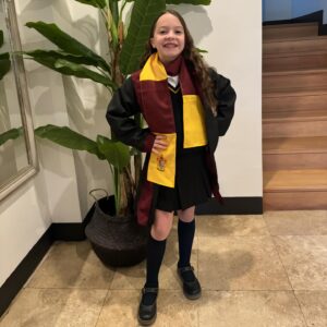 Diana Bolocco Instagram - Mi maravillosa Hermione Granger lista para celebrar la semana del libro. Magia pura mi niña….. ❤️❤️❤️❤️