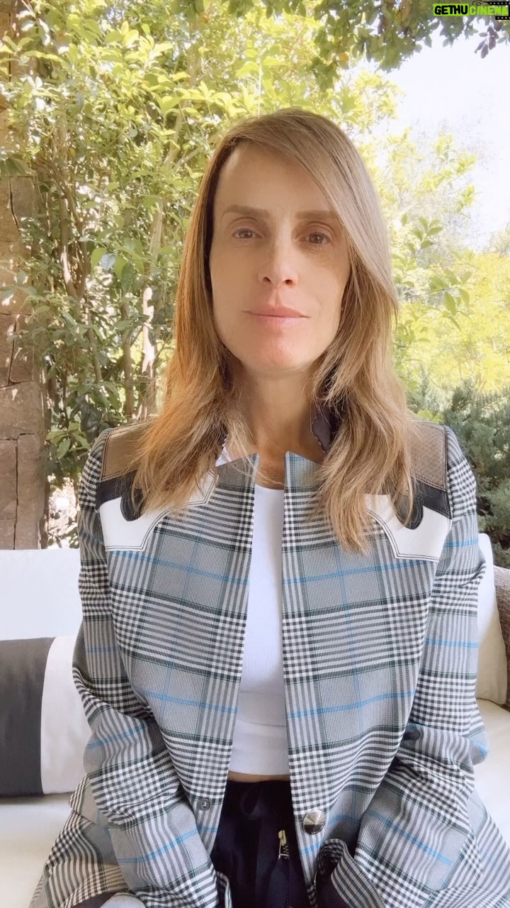 Diana Bolocco Instagram - Este dato es impactante: Después de los 49 años empezamos a perder ente el 8 y el 15% de masa muscular cada década. Aprende a cuidar tu musculatura (qué mejor que en el mes de la salud muscular) en @ensurechile. Cuídate! Quiérete! #MesDaLaSaludMuscular #HMB #VidaActiva