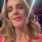 Diana Bolocco Instagram - Anoche vivimos la Gran final de esta maravillosa aventura. Gracias por acompañarnos estos casi 6 meses. Gracias por comentar, por vernos, por emocionarse con nosotros y, sobre todo, por el cariño enorme que nos han dado. Felicitaciones a todos los jugadores de esta primera temporada, especialmente a las 3 maravillosas finalistas @eskarcita @pincoyasinglamourrr y por supuesto a la gran ganadora @conycapelli!!! Sin ustedes este programa no habría sido lo mismo. Gracias también al maravilloso equipo que estuvo detrás de este proyecto 24/7 encabezado por @carlosvalencias. A mis queridos compañeros de pantalla @jcrodriguezoriginal @la.frangh @michaelrb @nicoquesilletv @jpqueralto. Y a mi maravilloso equipo @paularoldan_makeup @danifeerstyle @xsecall2 @marinaramg @gladysgavilann @camiasteteg Estás fotos maravillosas las sacó el seco y talentoso @fernando.fotografias. Increíble profesional y mejor persona ❤️ @granhermanocl #granhermanochv #granhermano