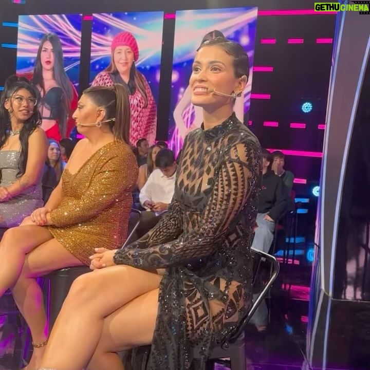 Diana Bolocco Instagram - Anoche vivimos la Gran final de esta maravillosa aventura. Gracias por acompañarnos estos casi 6 meses. Gracias por comentar, por vernos, por emocionarse con nosotros y, sobre todo, por el cariño enorme que nos han dado. Felicitaciones a todos los jugadores de esta primera temporada, especialmente a las 3 maravillosas finalistas @eskarcita @pincoyasinglamourrr y por supuesto a la gran ganadora @conycapelli!!! Sin ustedes este programa no habría sido lo mismo. Gracias también al maravilloso equipo que estuvo detrás de este proyecto 24/7 encabezado por @carlosvalencias. A mis queridos compañeros de pantalla @jcrodriguezoriginal @la.frangh @michaelrb @nicoquesilletv @jpqueralto. Y a mi maravilloso equipo @paularoldan_makeup @danifeerstyle @xsecall2 @marinaramg @gladysgavilann @camiasteteg Estás fotos maravillosas las sacó el seco y talentoso @fernando.fotografias. Increíble profesional y mejor persona ❤️ @granhermanocl #granhermanochv #granhermano