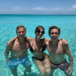 Diana Bolocco Instagram – Primer cumpleaños que pasamos separados. Te echo mucho de menos!!! Haces tanta falta en la casa, pero me encanta saber que tomas la vida en tus propias manos y eliges tu camino. Admiro tu fortaleza, tu determinación, tu compromiso con cada cosa que haces. Amo que te desafíes, que te encante aprender cosas nuevas y que no tengas miedo a probar. Estoy tan orgullosa de verte en cada paso que das y de comprobar que eres una excelente persona, cariñoso, preocupado de tu entorno, comprometido, empático, justo y noble. Te amo mi Pedrito (para mí siempre serás mi Pedrito) y pronto nos volveremos a encontrar! Feliz cumpleaños. Felices 23 (que impactante!!!) ❤️❤️❤️❤️❤️