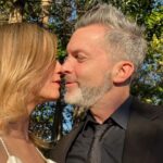 Diana Bolocco Instagram – Te lo dije hoy en la mañana, te lo vuelvo a repetir, y te lo digo mil veces…. Gracias por hacer de mí una mejor persona. Y por quererme, por quererme tanto. Te amo mil veces más cada día porque descubro las miles de capas que tienes. Las miles de facetas. Los miles de rincones que me confirman que eres un ser humano maravilloso. Feliz aniversario. Vamos por mas @crissancheztv ❤️❤️❤️❤️❤️