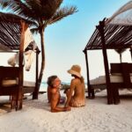 Diana Bolocco Instagram – Pucha que lo hemos pasado bien!!!! A ver, no nos mal entiendan, amamos a nuestros niños pero pucha que es rico estar solos a veces… sin escuchar el mamaaaaaá…. Bueno, hemos conversado, tomado sol, hecho deporte (de todo tipo 😜), comido rico y tantas otras cosas…. Nos hemos puesto súper al día gracias a esta súper invitación del hotel TRS Yucatán de la Riviera Maya. 
– Un hotel sólo para adultos 
– Comida realmente rica en sus diferentes restaurantes – Servicio premium con mayordomo 
– Playa preciosa, mar calentito
Y un largo etc……. 

Gracias totales!!!!
@trsyucatanhotel #honoringyourfreedom #rivieramaya 

–