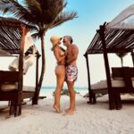 Diana Bolocco Instagram - Pucha que lo hemos pasado bien!!!! A ver, no nos mal entiendan, amamos a nuestros niños pero pucha que es rico estar solos a veces… sin escuchar el mamaaaaaá…. Bueno, hemos conversado, tomado sol, hecho deporte (de todo tipo 😜), comido rico y tantas otras cosas…. Nos hemos puesto súper al día gracias a esta súper invitación del hotel TRS Yucatán de la Riviera Maya. - Un hotel sólo para adultos - Comida realmente rica en sus diferentes restaurantes - Servicio premium con mayordomo - Playa preciosa, mar calentito Y un largo etc……. Gracias totales!!!! @trsyucatanhotel #honoringyourfreedom #rivieramaya -