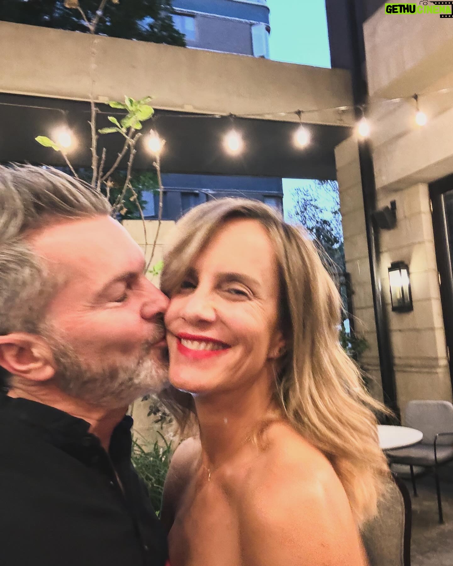 Diana Bolocco Instagram - Después de muchos años pudimos al fin salir a celebrar el día de San Valentín. Casi nunca podemos por nuestros trabajos, pero qué importa??!!!! Soy feliz los 365 días del año a tu lado. Soy feliz contigo incluso esos días en que estamos enojados, o cansados, o consumidos por la rutina y los compromisos de todo tipo. Te amo siempre, aunque no te lo diga, aunque no alcance a verte en un día completo por culpa de nuestros horarios, aunque sólo te mande un mensaje por algo cotidiano. Y sabes qué? Yo también me siento ultra amada por tí @crissancheztv. Feliz día mi amor!!!!! Ah! Y por supuesto…. Feliz día del amor y la amistad a todos los miembros de esta maravillosa comunidad virtual. Ya está. En este preciso momento dejo el teléfono de lado para seguir celebrando 😜😈❤️