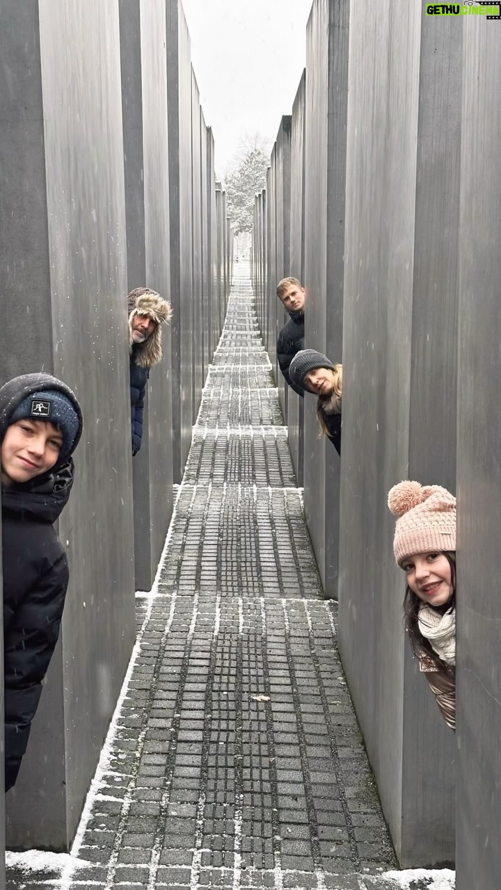 Diana Bolocco Instagram - Berlín increíble… 🇩🇪🍺 qué viaje lindo estamos viviendo en familia. Un regalazo para todos!!!! ❤️🥰