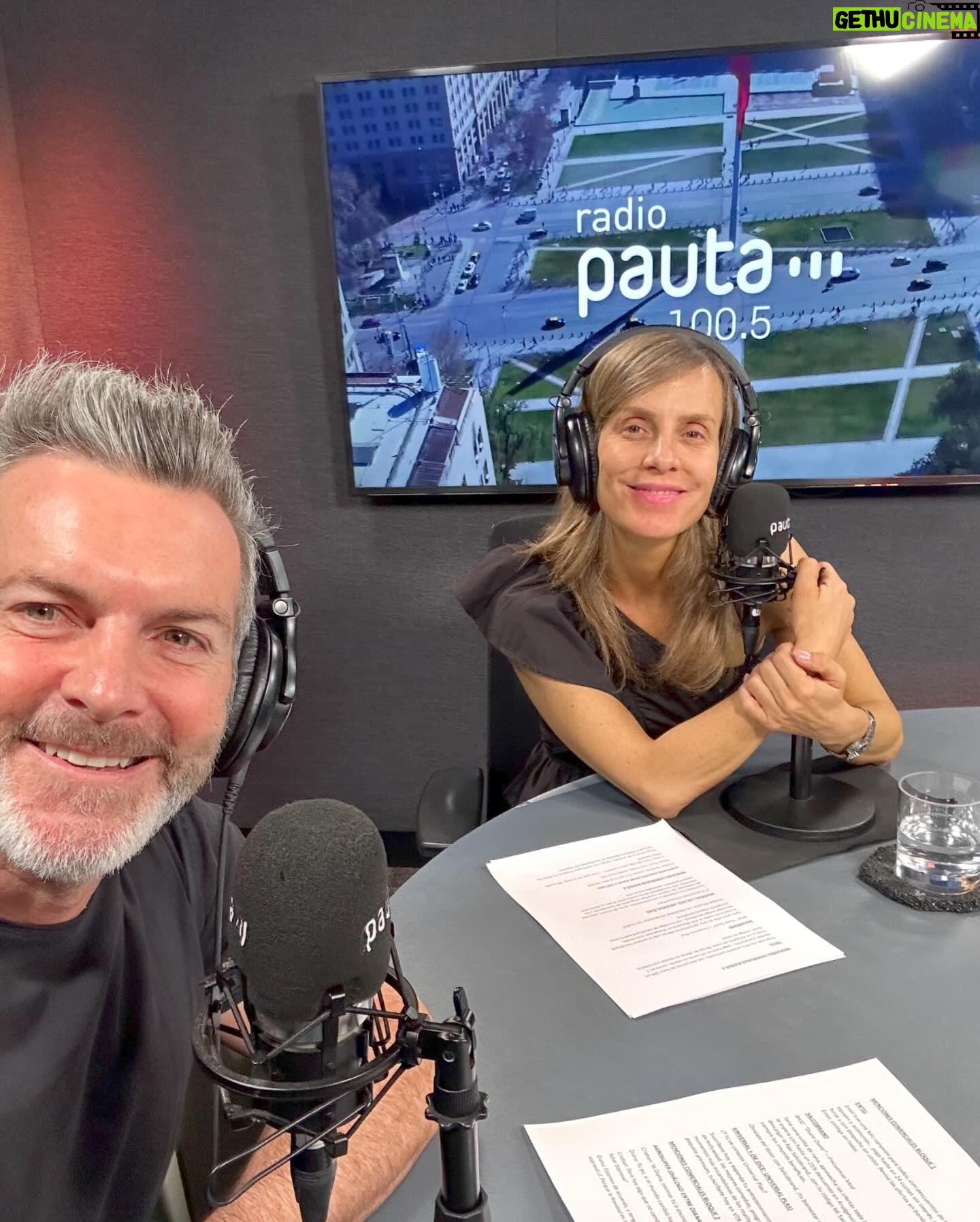 Diana Bolocco Instagram - Lo hemos pasado bien en la radio este aƱo!!!! Si o no @crissancheztv? Lo mejor es que hacemos el programa desde nuestra propia casa! De 17:00 a 18:00 en @pauta.cl š¤š¤š¤š¤