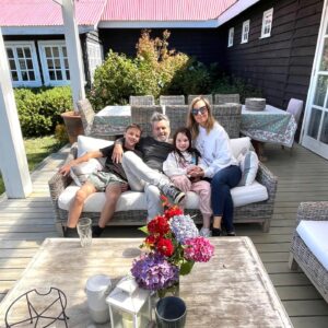 Diana Bolocco Instagram - Gracias Chalito (papá de mis hijos mayores) por este maravilloso finde en el sur. Gozamos con todo!!! Qué precioso es nuestro país y que rico es estar en familia. ❤️❤️❤️❤️