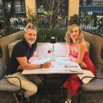 Diana Bolocco Instagram - Después de muchos años pudimos al fin salir a celebrar el día de San Valentín. Casi nunca podemos por nuestros trabajos, pero qué importa??!!!! Soy feliz los 365 días del año a tu lado. Soy feliz contigo incluso esos días en que estamos enojados, o cansados, o consumidos por la rutina y los compromisos de todo tipo. Te amo siempre, aunque no te lo diga, aunque no alcance a verte en un día completo por culpa de nuestros horarios, aunque sólo te mande un mensaje por algo cotidiano. Y sabes qué? Yo también me siento ultra amada por tí @crissancheztv. Feliz día mi amor!!!!! Ah! Y por supuesto…. Feliz día del amor y la amistad a todos los miembros de esta maravillosa comunidad virtual. Ya está. En este preciso momento dejo el teléfono de lado para seguir celebrando 😜😈❤️