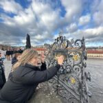Diana Bolocco Instagram – Que maravillosa ciudad para comenzar el año: Praga. Parece de cuento!!!! Feliz 1 de Enero!!!! Besos y abrazos para todos!!! Que tengan un increíble comienzo de año!!!! ♥️🇨🇿

#shotoniphone