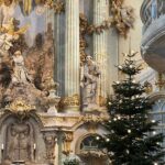 Diana Bolocco Instagram - Dresden con actitud…. Esta ciudad alemana fue completamente bombardeada al final de la segunda guerra. Lo increíble es que fue reconstruida (20 años después del fin de la guerra) exactamente igual que la ciudad original! Hasta usaron las piedras que quedaron!!! (Se nota en los edificios que hay algunas piedras más oscuras). Impresionante. 🇩🇪🇩🇪 #shotoniphone