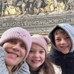 Diana Bolocco Instagram - Dresden con actitud…. Esta ciudad alemana fue completamente bombardeada al final de la segunda guerra. Lo increíble es que fue reconstruida (20 años después del fin de la guerra) exactamente igual que la ciudad original! Hasta usaron las piedras que quedaron!!! (Se nota en los edificios que hay algunas piedras más oscuras). Impresionante. 🇩🇪🇩🇪 #shotoniphone